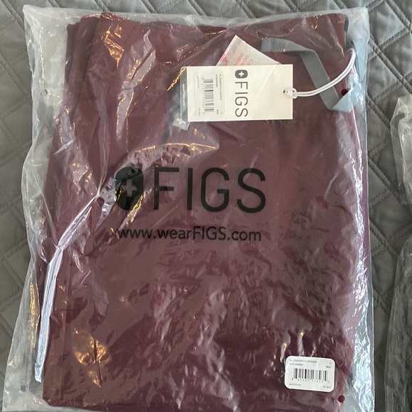 BURGUNDY FIGS NEW NEVER WORN - Picture 2 of 2